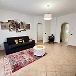 La - Animal House