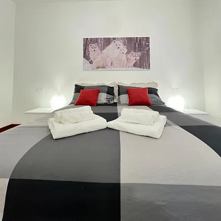 Apartment La - Animal House